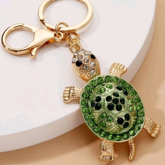 🔹️ Rhinestone decor sea turtle bag charm keychain ✨️🐢 - Picture 1 of 3